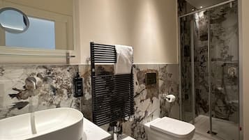 Standard Double Room | Bathroom