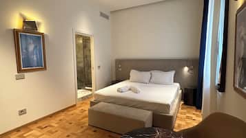 Deluxe Double Room | In-room safe, desk, laptop workspace, blackout drapes