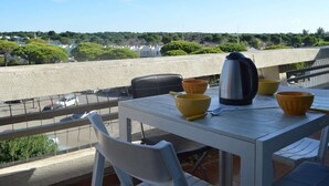 Outdoor dining - 2-room apartment with terrace and parking in Port Camargue (Port Camargue)