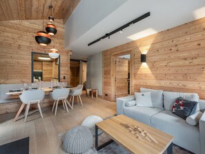 TV, fireplace - New apartment near slopes with fireplace, close to shops (Méribel)