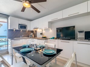 Dining - Air-conditioned studio sea view with parking, Sète (Sète)