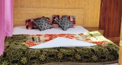 Lovely 2-bedroom house with WiFi in Banjar