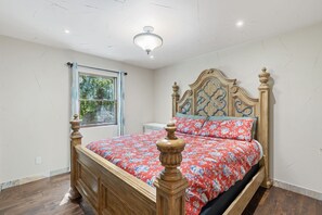3 bedrooms, desk, free WiFi, bed sheets