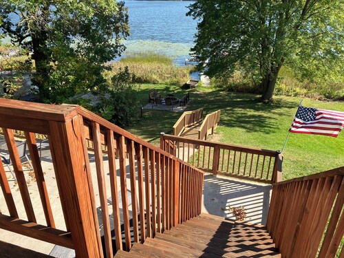 Charming 2-bedroom cabin with WiFi, AC in fabulous Bloomer