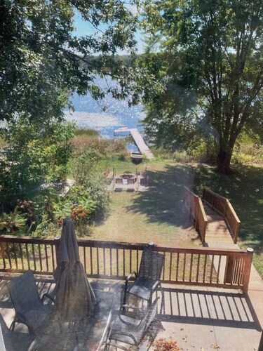 Charming 2-bedroom cabin with WiFi, AC in fabulous Bloomer