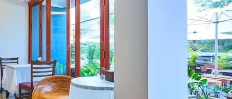 Deluxe Triple Room | Desk, free WiFi, bed sheets