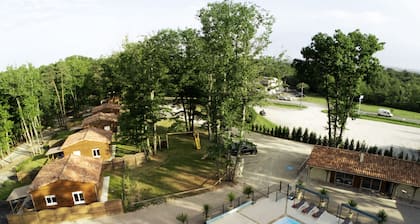Vacation village in Périgord Noir, our chalets are ready to welcome you.
