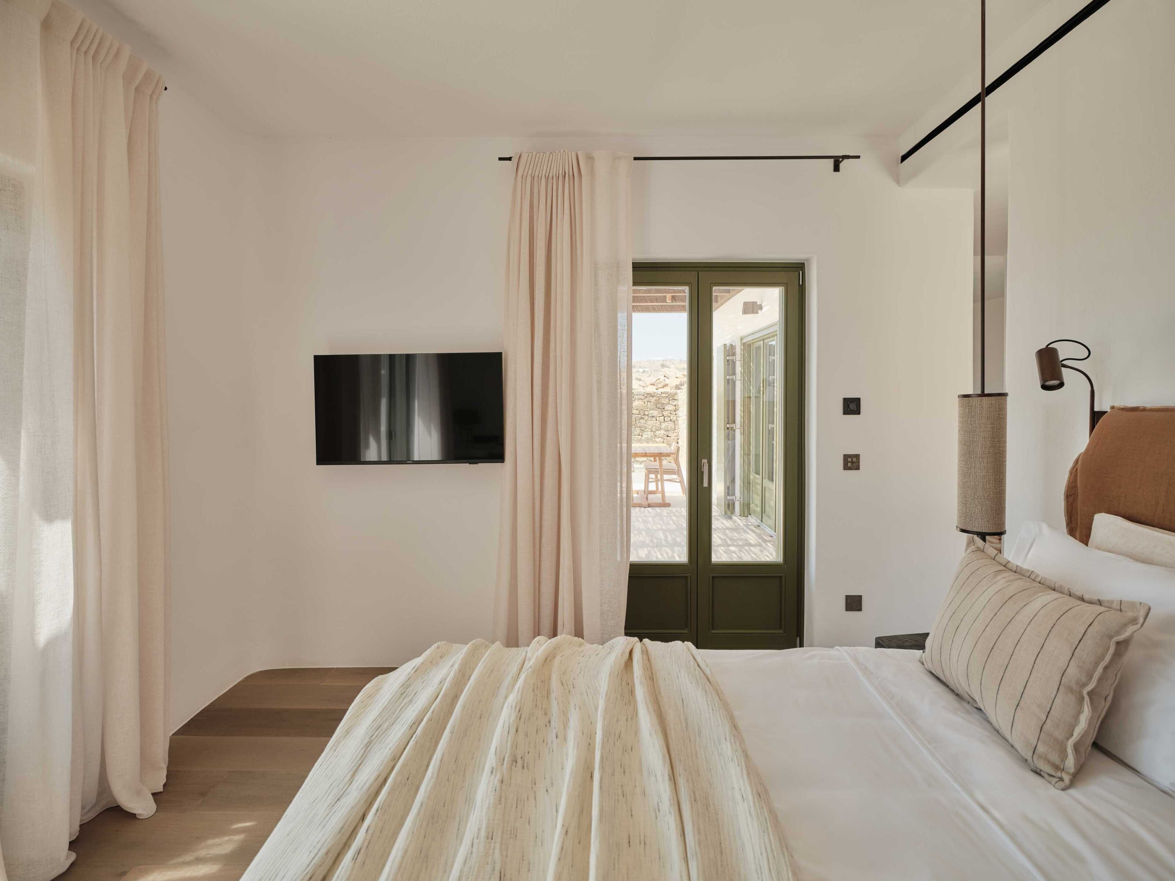 Minibar, in-room safe, soundproofing, iron/ironing board