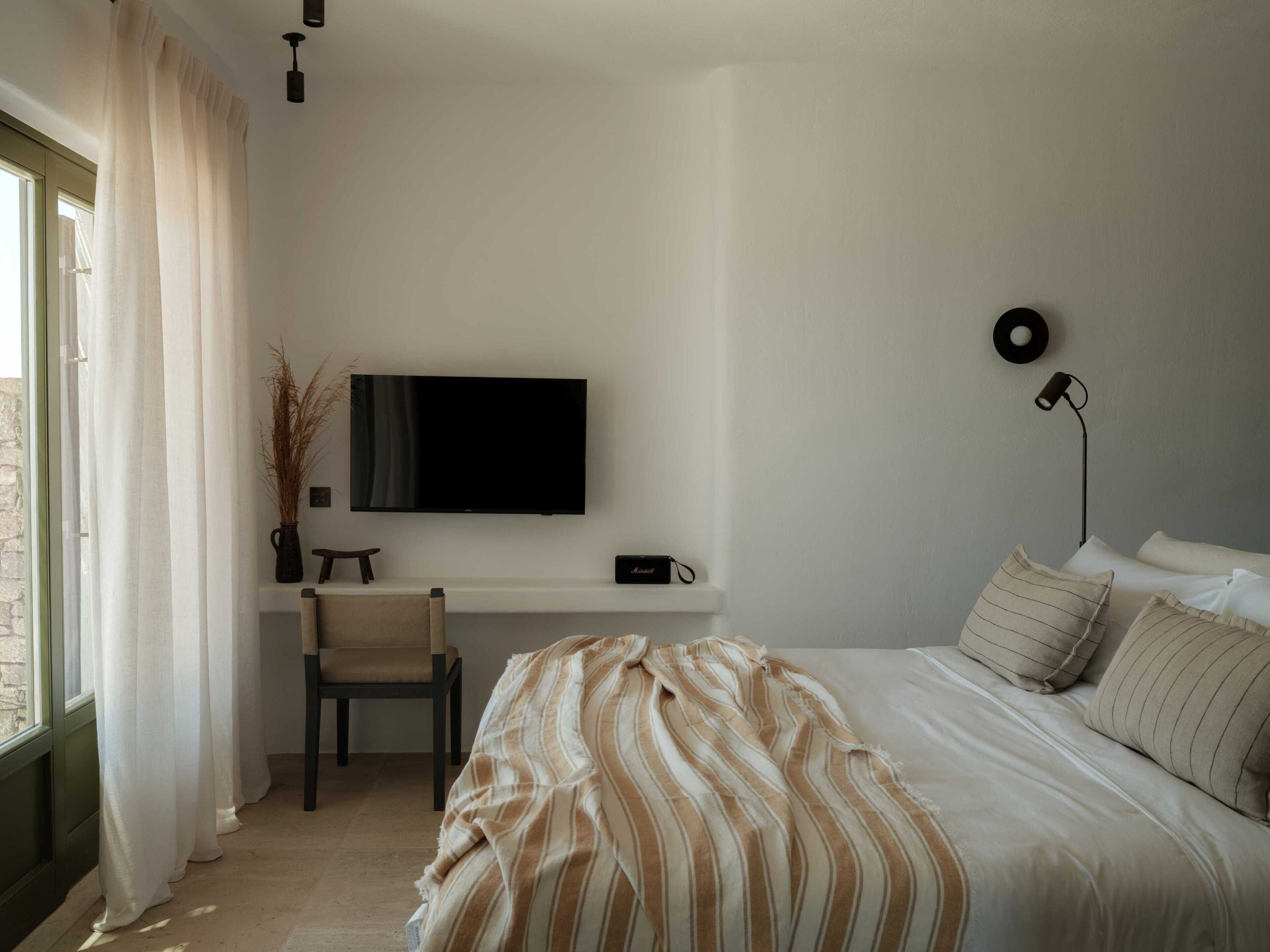 Minibar, in-room safe, soundproofing, iron/ironing board