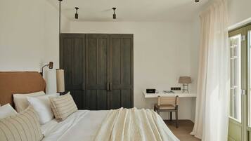 Minibar, in-room safe, soundproofing, iron/ironing board