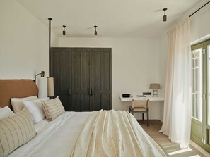 Minibar, in-room safe, soundproofing, iron/ironing board - Armacaas Mykonos Hotel (Mykonos)