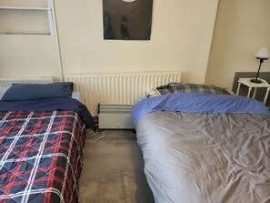 1 bedroom, bed sheets