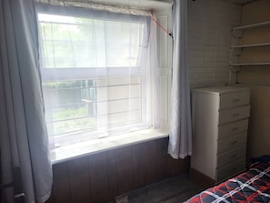 1 bedroom, bed sheets