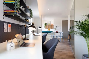 Studio, Non Smoking