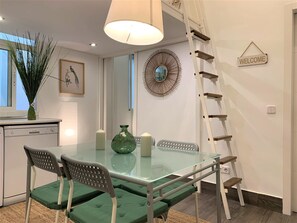 Dining - Beautiful apartment in the center of Madrid Share Share Save (Madrid)