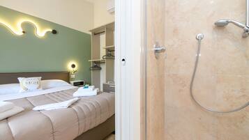 3 chambres, coffres-forts dans les chambres, fer et planche Ă repasser