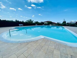 Lämmitetty uima-allas