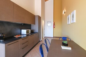 Frigorifero, microonde, forno, lavastoviglie