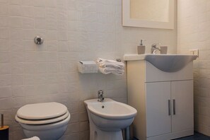 Sèche-cheveux, bidet