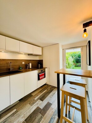 Micro-ondes, four, plaque de cuisson, lave-vaisselle