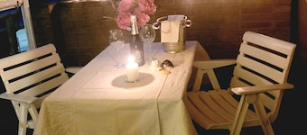 "IL CASTELLETTO" appartamento indipendente, 2 terrazze , giardino con bbq .