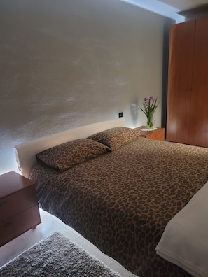 1 bedroom, iron/ironing board, bed sheets