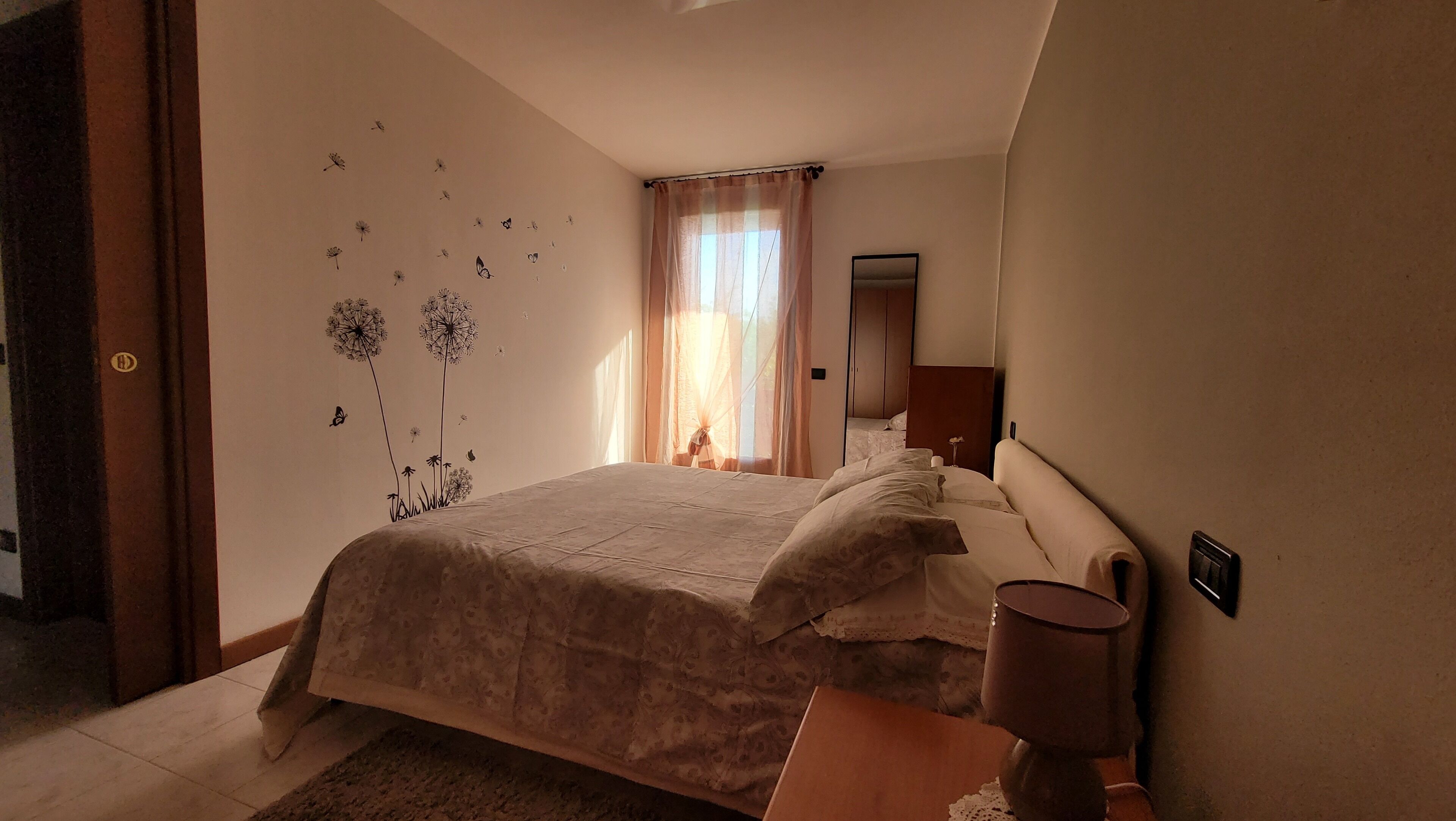 1 多间卧室、熨斗/熨衣板、床单