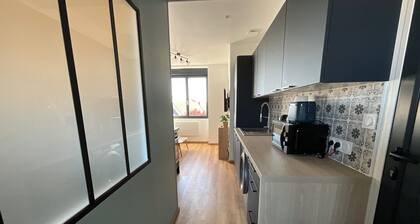 Charming apartment 10min walk from the coast