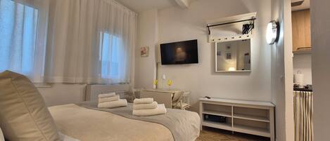 1 bedroom, free WiFi, bed sheets