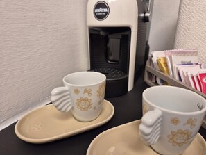 Kaffee und/oder Kaffeemaschine