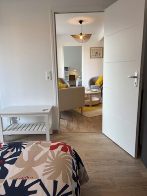 2 chambres, fer et planche à repasser, lit parapluie, Wi-Fi gratuit