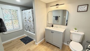 Towels, soap, toilet paper - 3-bedroom house in beautiful Valdosta with WiFi, AC. Enjoy your stay (Valdosta)