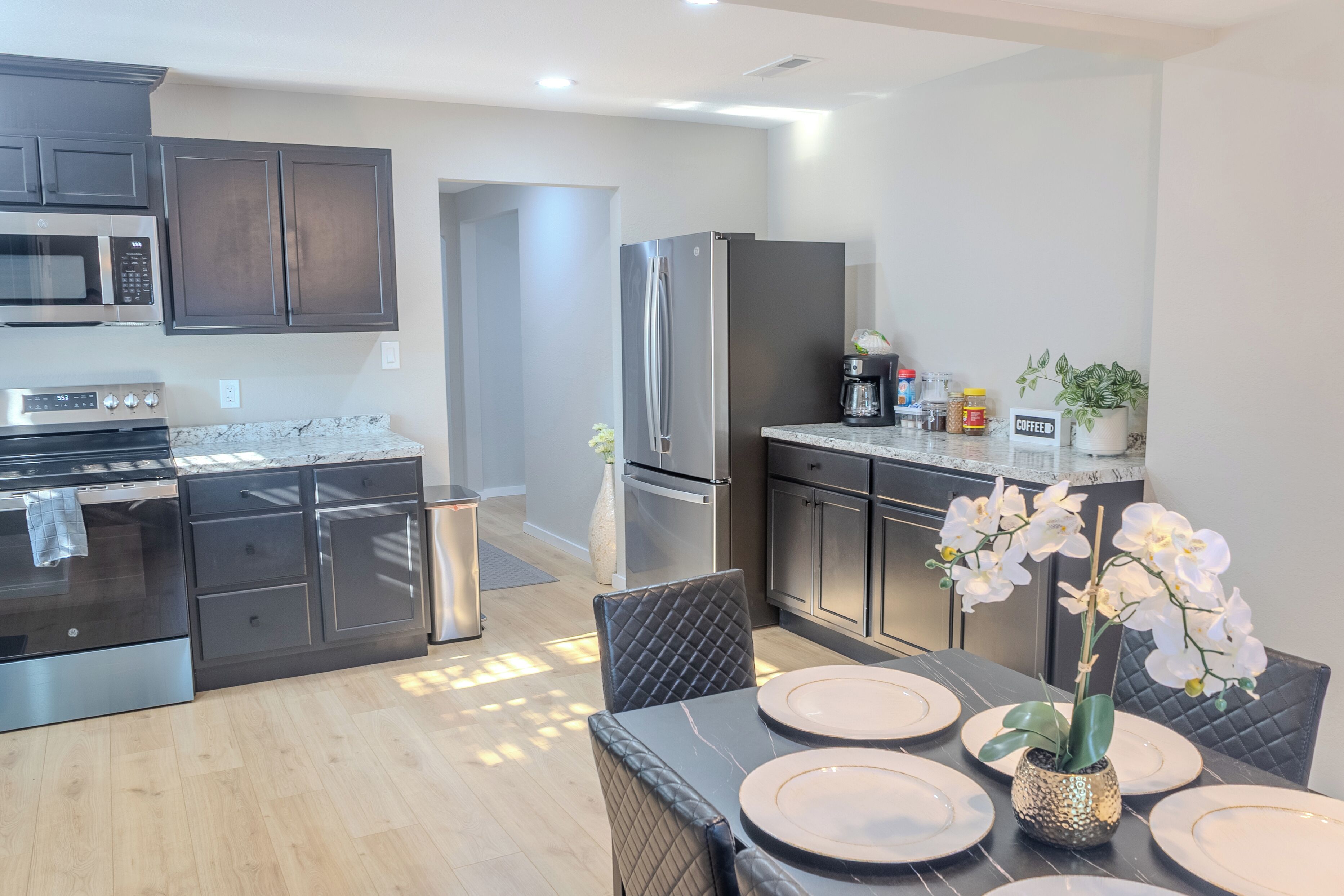 Mikrowelle, Ofen, Herdplatte, Geschirrspüler