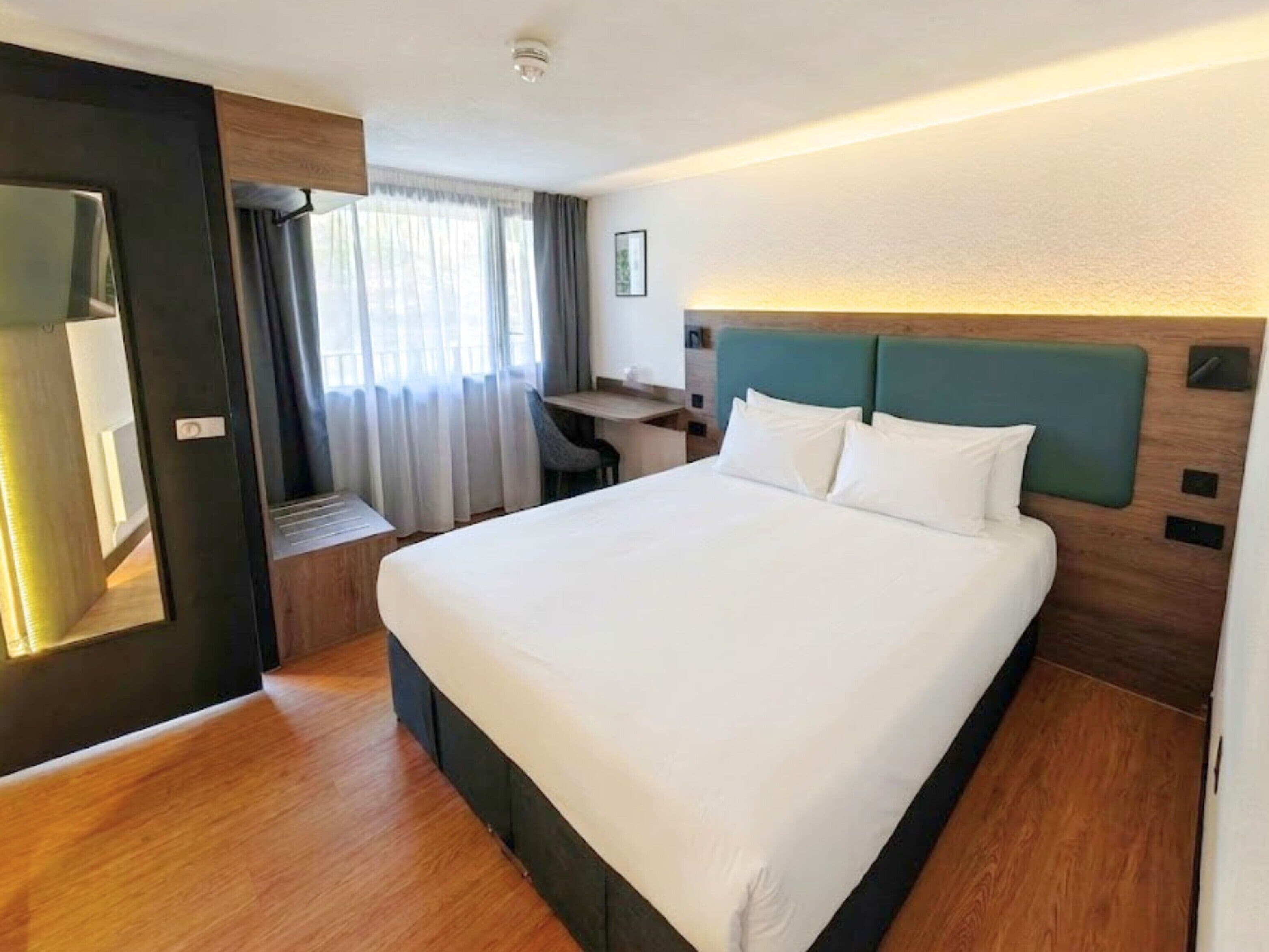 Executive Double Room | Iron/ironing board, free WiFi