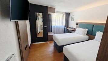 Executive Room, 1 Bedroom | Iron/ironing board, free WiFi