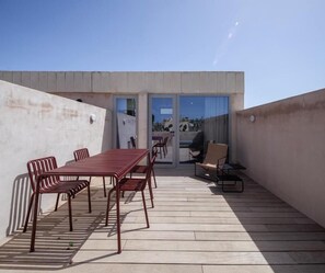 Outdoor dining - Stilla, 6, Triq San Lazzru (Cospicua)