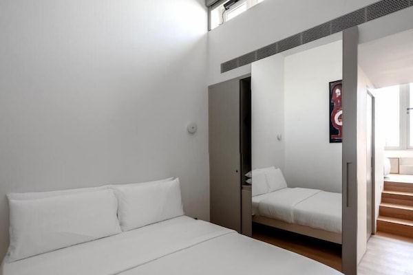 Suite Deluxe, terrazzo | Una cassaforte in camera, con stile personalizzato