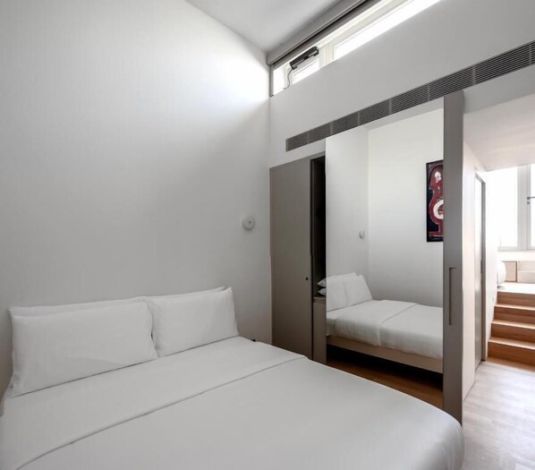 Deluxe suite, terras | Een kluis op de kamer, individueel gedecoreerd, individueel gemeubileerd