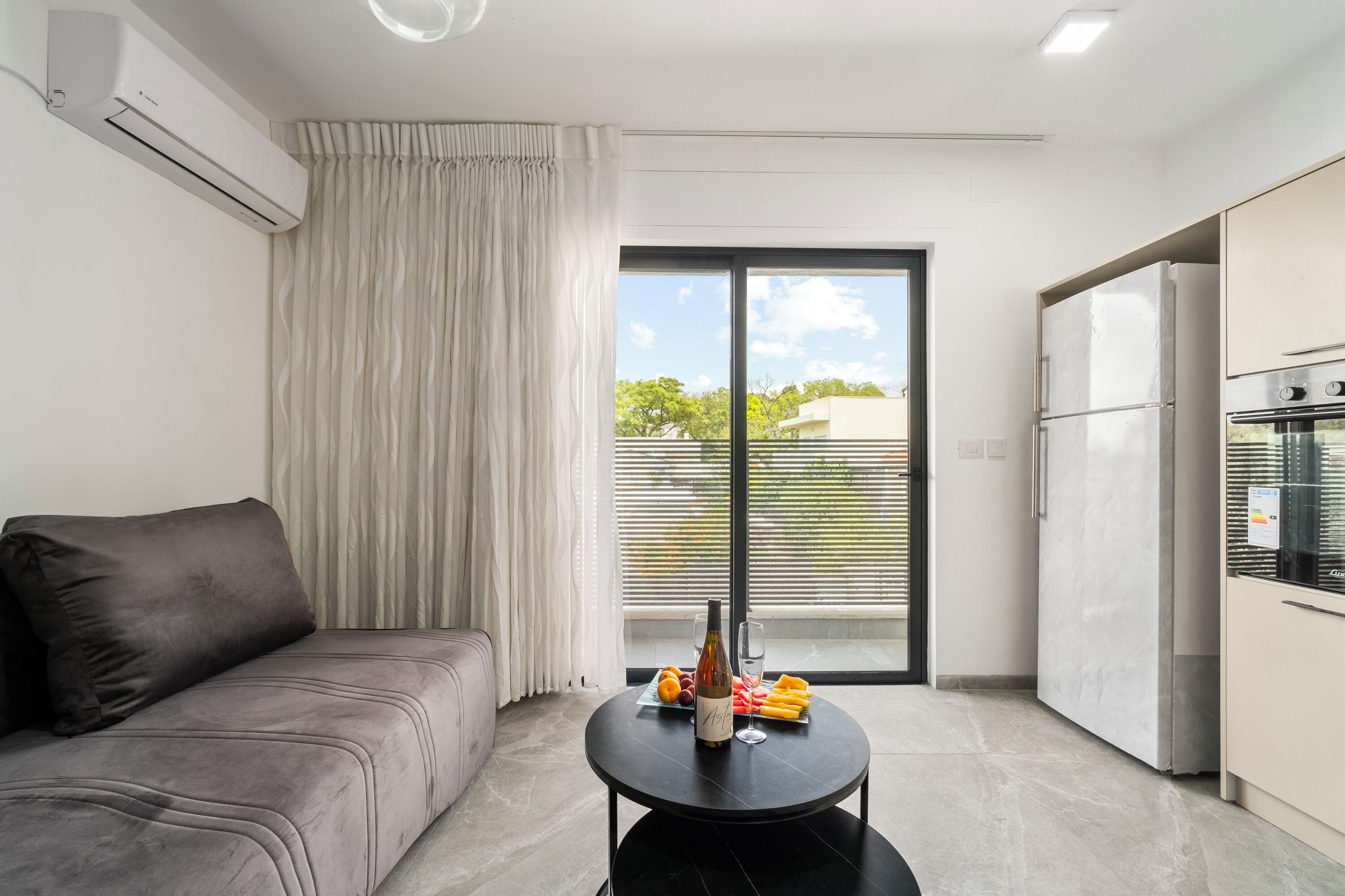 Apartment, Balcony | Living area