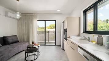 Apartment, Balcony | Living area