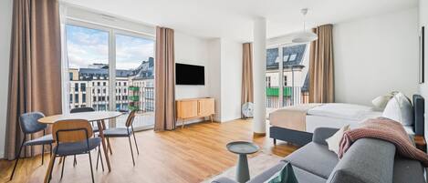 コンフォート スイート テラス | 客室ごとに異なる装飾、客室ごとに異なるインテリア、デスク、ノートパソコン用作業スペース