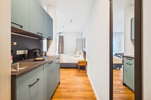 舒适套房, 1 张大床和 1 张沙发床 | 私人厨房 | 意式浓缩咖啡机、电热水壶、烤面包机