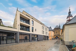 Vista frontal de la propiedad