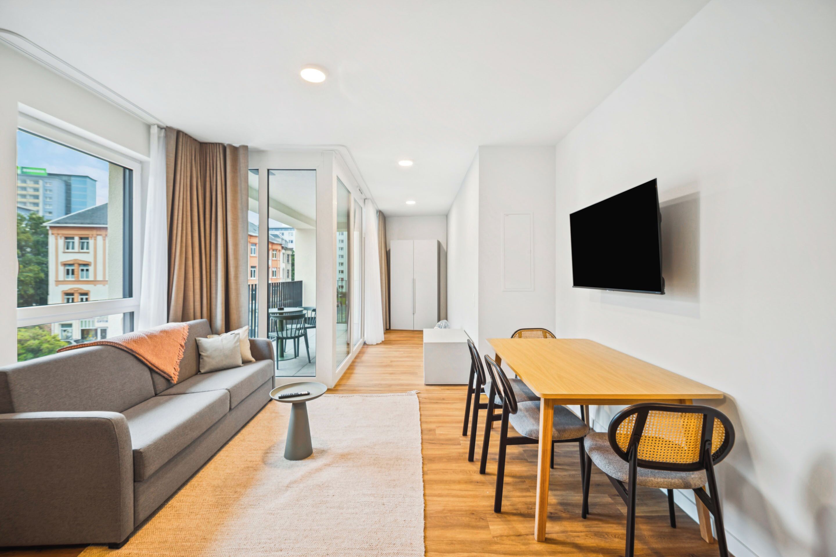 Comfort Suite with Balcony | Individually decorated, individually furnished, desk, laptop workspace