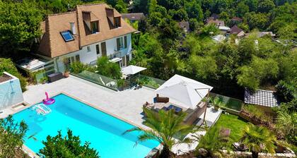 Large villa at the gates of Paris