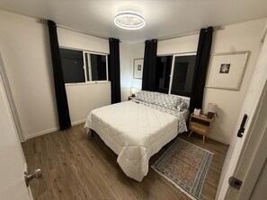 3 bedrooms, iron/ironing board, free WiFi, bed sheets - NEW Listing Oceanfront Home + Boards + Beach Gear (Waianae)