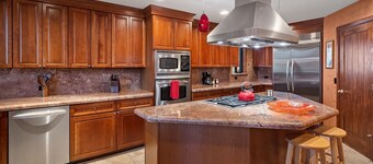 Phenomenal Top-of-the-World Unblockable Red Rock Views! Bridal Suite Sedona -