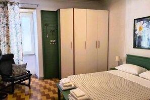 1 chambre, fer et planche à repasser, Wi-Fi gratuit, draps fournis