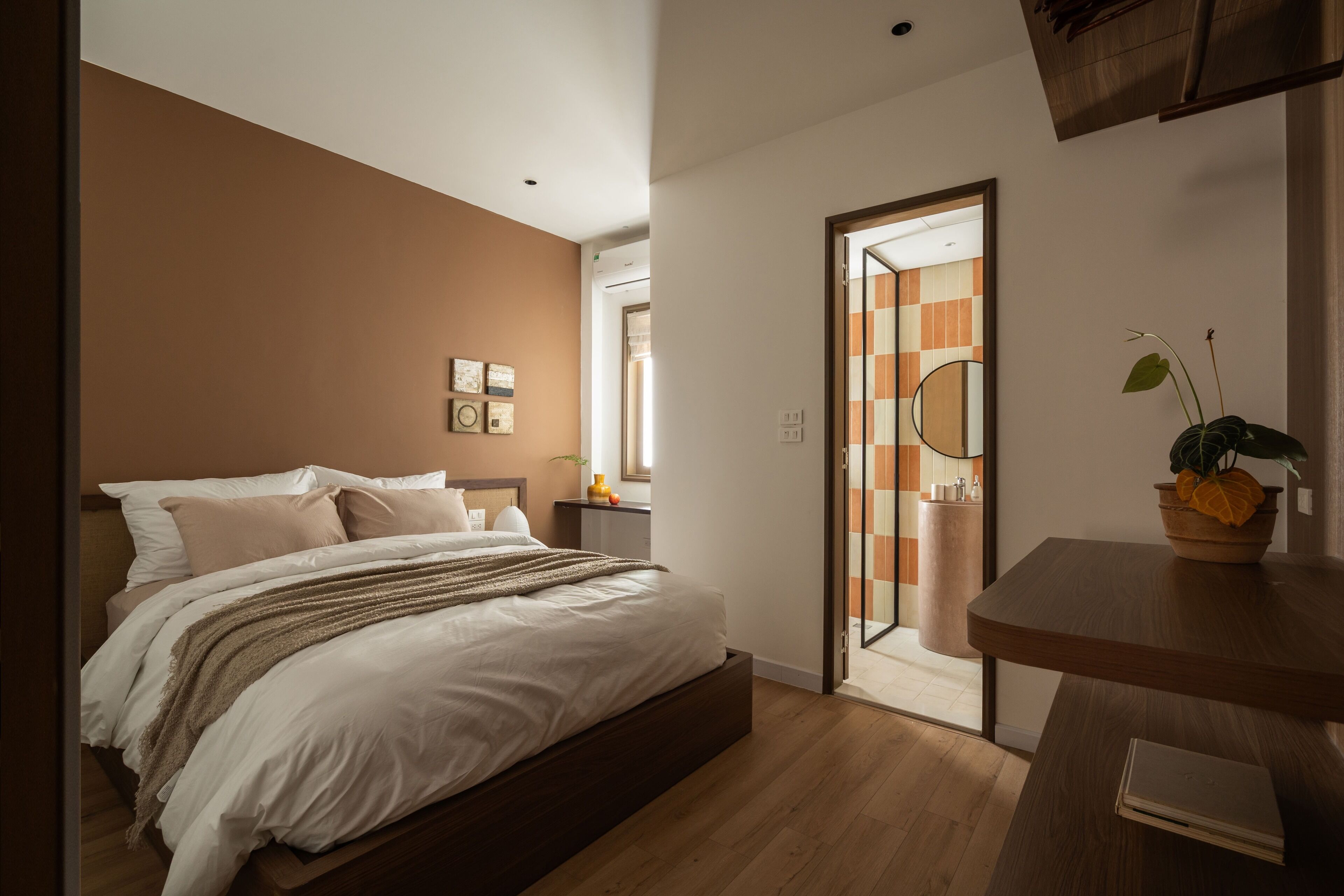 Standard Double Room | Desk, blackout drapes, iron/ironing board, free WiFi