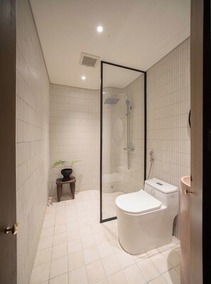 Superior Double Room | Bathroom - A Stay In Hanoi (Dong Da)